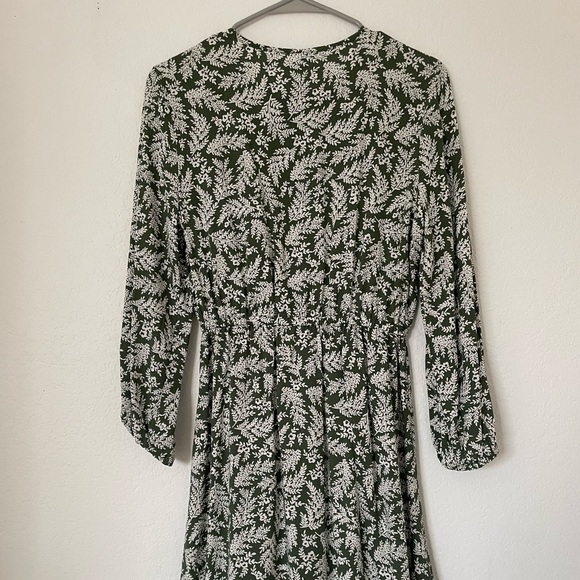 Old Navy Cute + Casual Floral / Leaf Pattern Green / White Dress XS - Picture 3 of 4